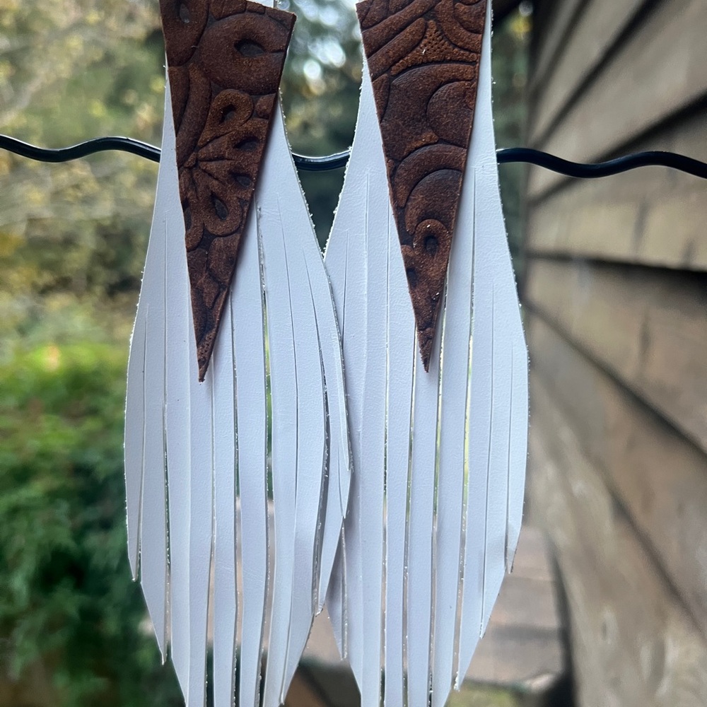 White Fringe Leather Embossed Accent Earrings Coachella Vibes NWT - Picture 2 of 8